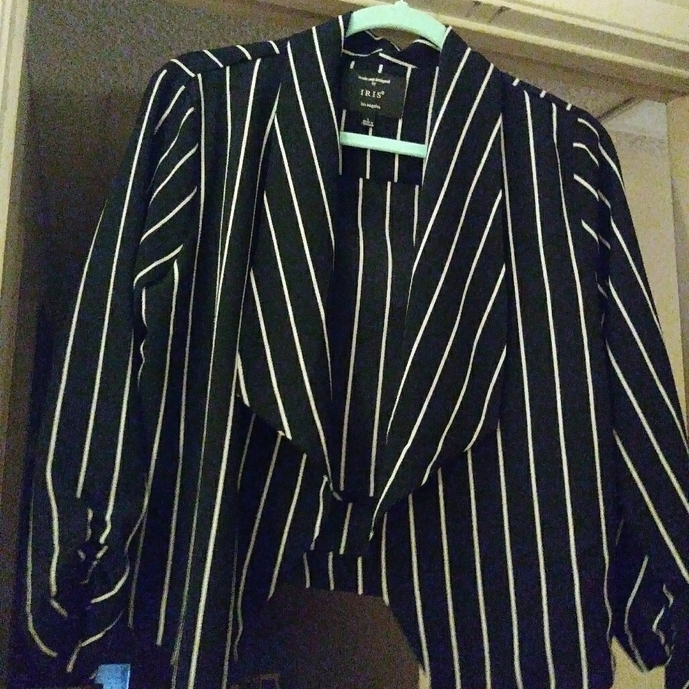 Lightweight Cropped Blazer